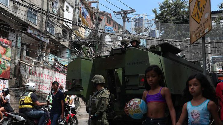 В Рио-де-Жанейро ввели войска из-за столкновений между наркоторговцами