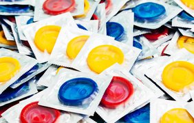 Презервативи або протизаплідні: вибір контрацепції на основі плюсів та мінусів