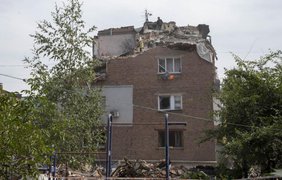 У Харкові триває розбір завалів п’ятиповерхівки після обстрілу рф (відео)