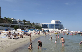 В Одесі відкрили перший пляж (фото)