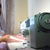Переселенка з Краматорська проводить курси з шиття в Черкасах